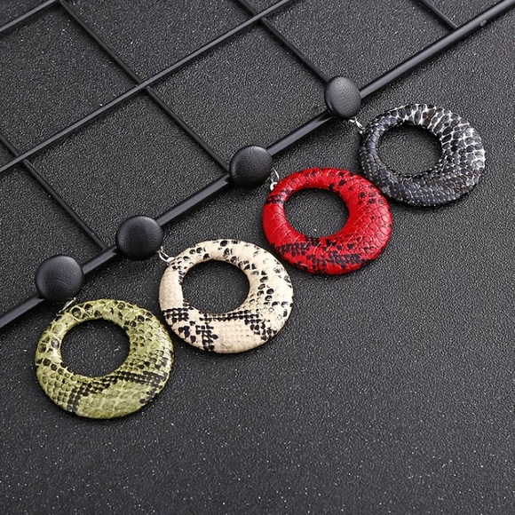 🔴5/$15⚠️𝗖𝗟𝗘𝗔𝗥𝗔𝗡𝗖𝗘⚠️Cream Earrings NEW - Picture 8 of 11